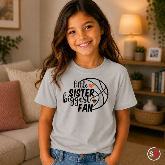 Kinder Grau – Kinder T-Shirt mit Basketball-Spruch 'little SISTER biggest FAN'