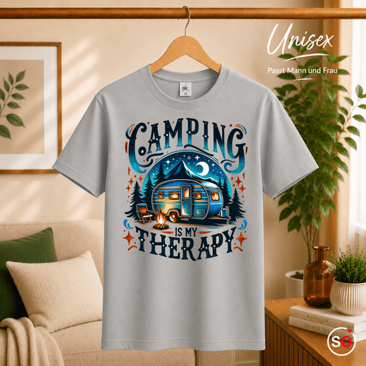 T-Shirt mit 'Camping is my Therapy' Spruch | Retro Wohnwagen am Lagerfeuer Design - StyleOne