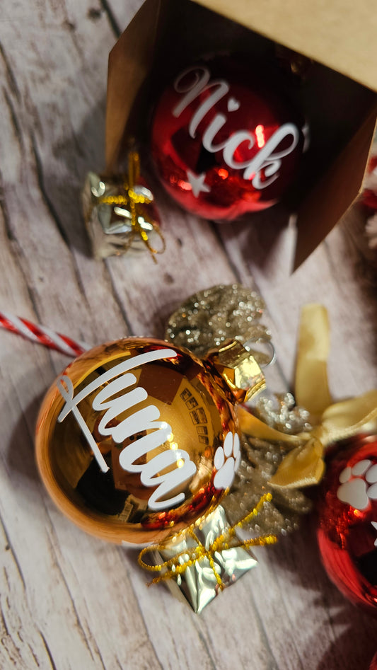 Personalisierte Weihnachtskugeln 4er-Set – Farb-Set wählbar, 9 Motive, 3 Schriften | Christbaumkugeln mit Wunschname