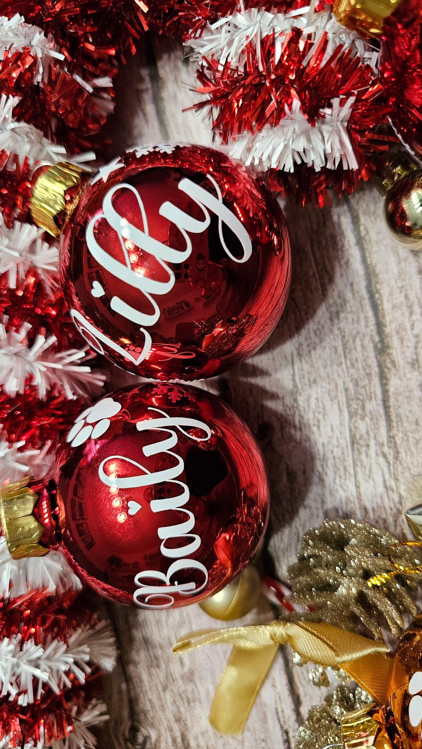 Personalisierte Weihnachtskugeln 4er-Set – Farb-Set wählbar, 9 Motive, 3 Schriften | Christbaumkugeln mit Wunschname