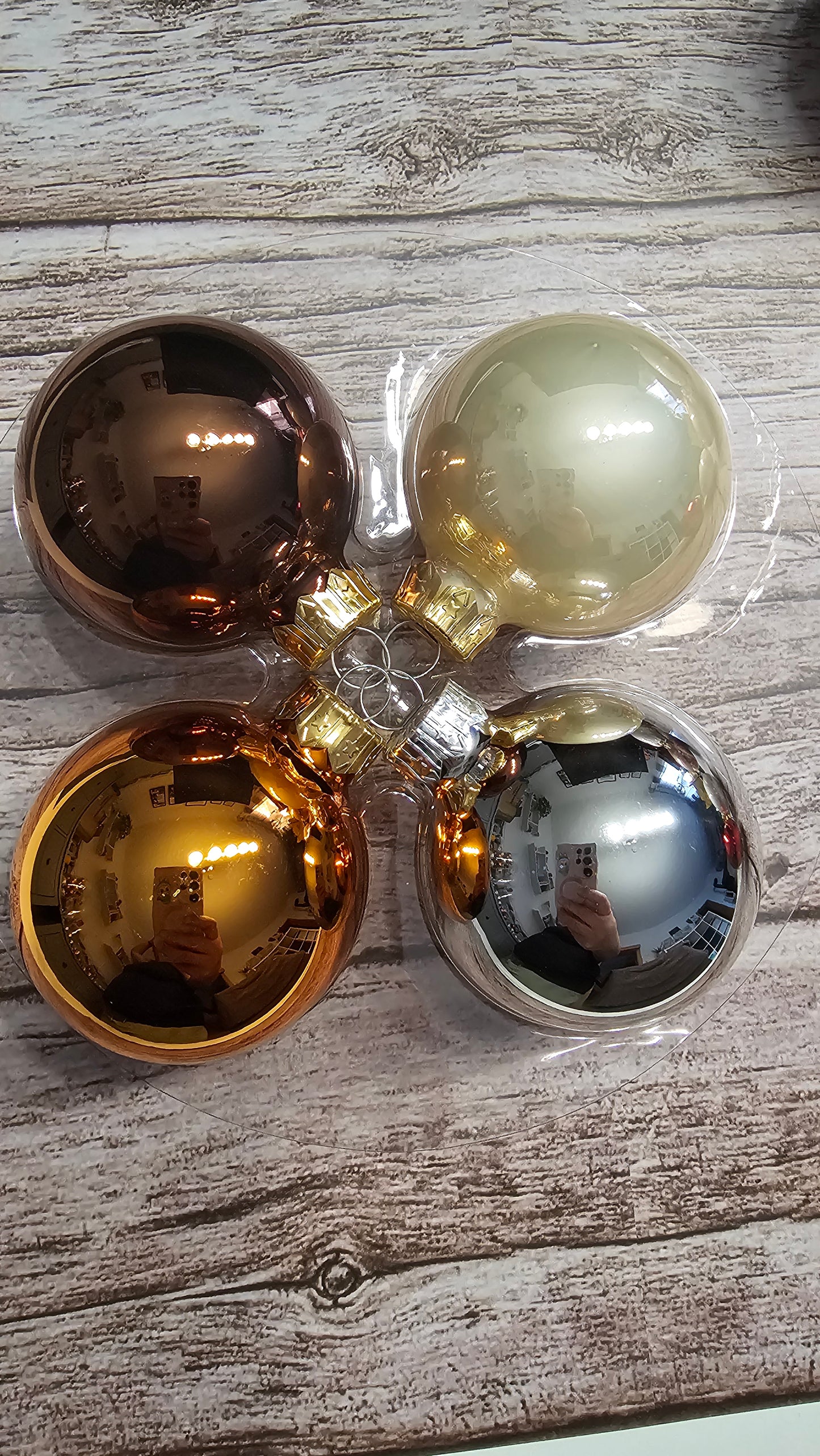 Personalisierte Weihnachtskugeln 4er-Set – Farb-Set wählbar, 9 Motive, 3 Schriften | Christbaumkugeln mit Wunschname