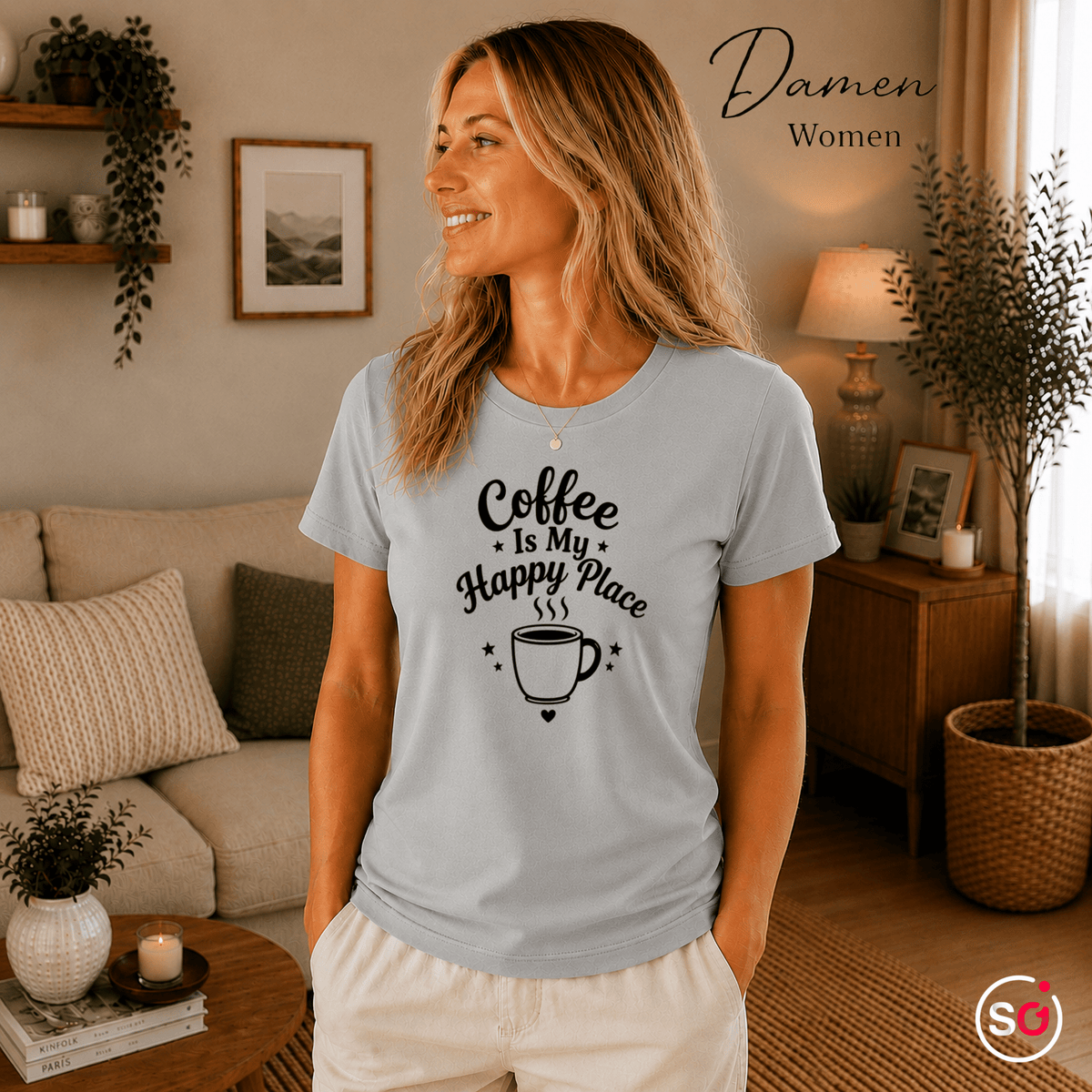 Coffee Is My Happy Place T-Shirt | Design mit dampfender Kaffeetasse, Herz und Sternen - StyleOne