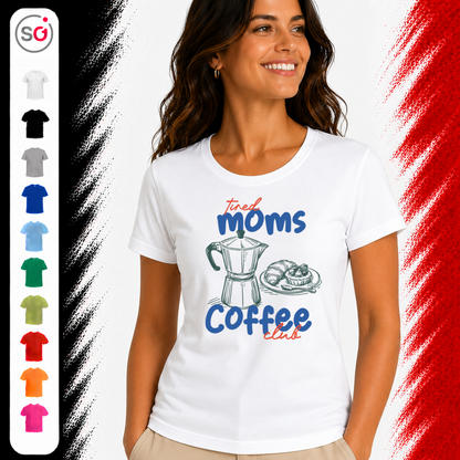 Vorschau – Statement-Shirt "Tired Moms Coffee Club" mit Kaffeekannen-Motiv und Croissant