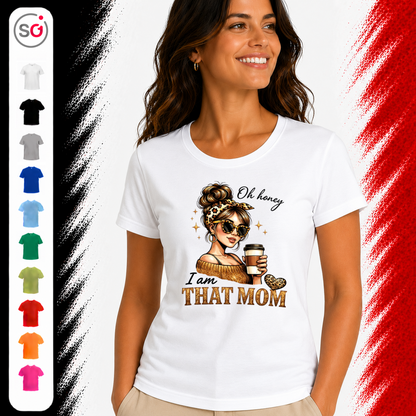 Vorschau – Statement-Shirt 'I am THAT MOM' | Design mit stylischer Mama, Kaffee & Leo-Print