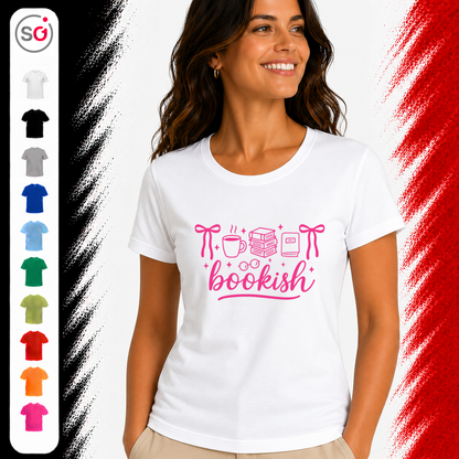 Vorschau – Bookish Vibes T-Shirt: Bücherliebe & Kaffee Motiv in Pink