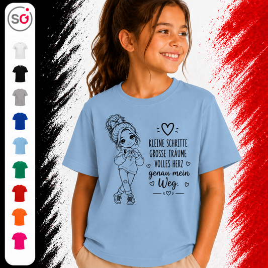 Vorschau – Kinder T-Shirt mit süßem Mädchen & Spruch: Kleine Schritte, Grosse Träume, Volles Herz