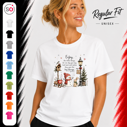 Vorschau – T-Shirt 'Enjoy the little things' mit Aquarell-Schneemann und Winter-Szene
