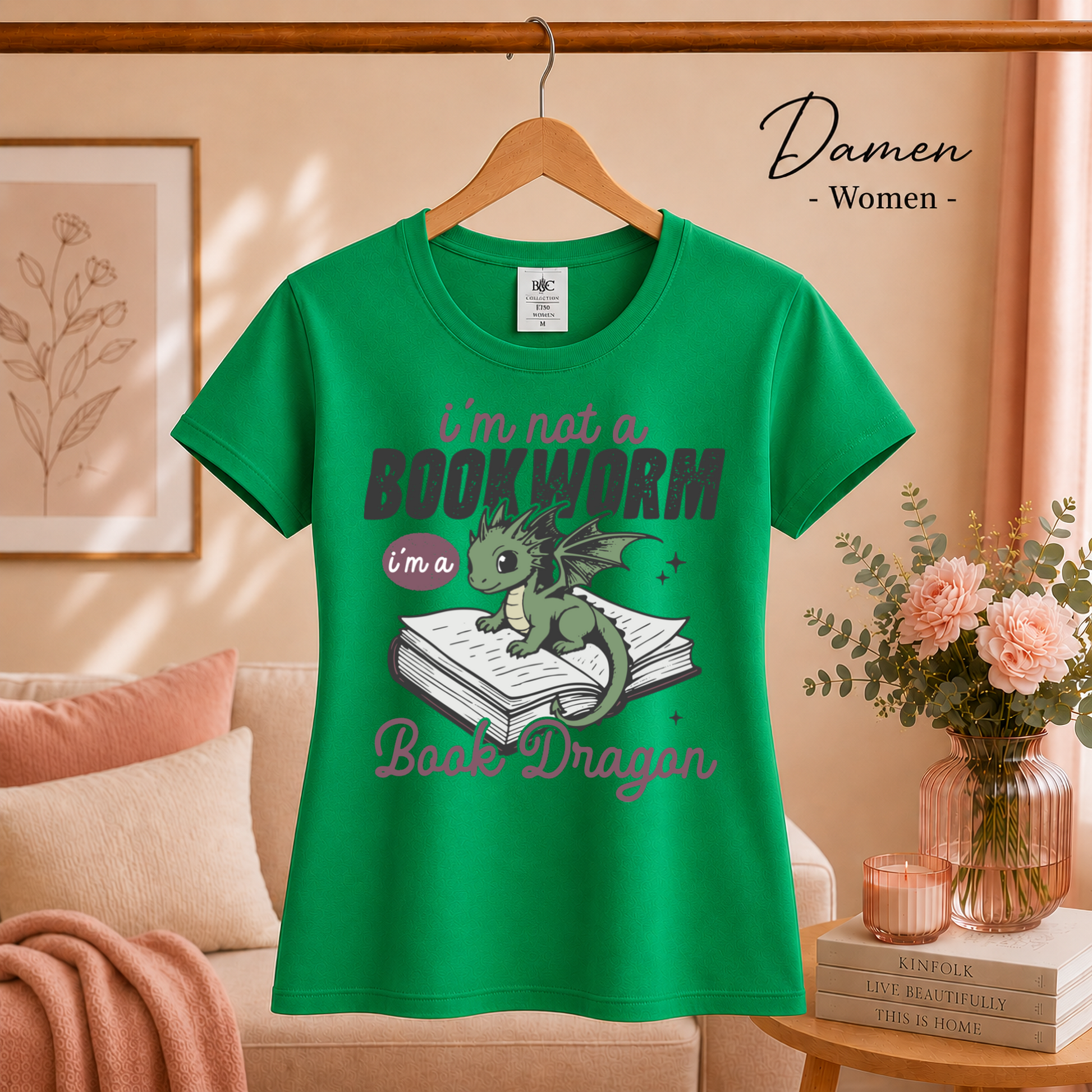 Damen KellyGrün – Buch Drache T-Shirt – Niedlicher Drache auf Buch mit tollem Spruch