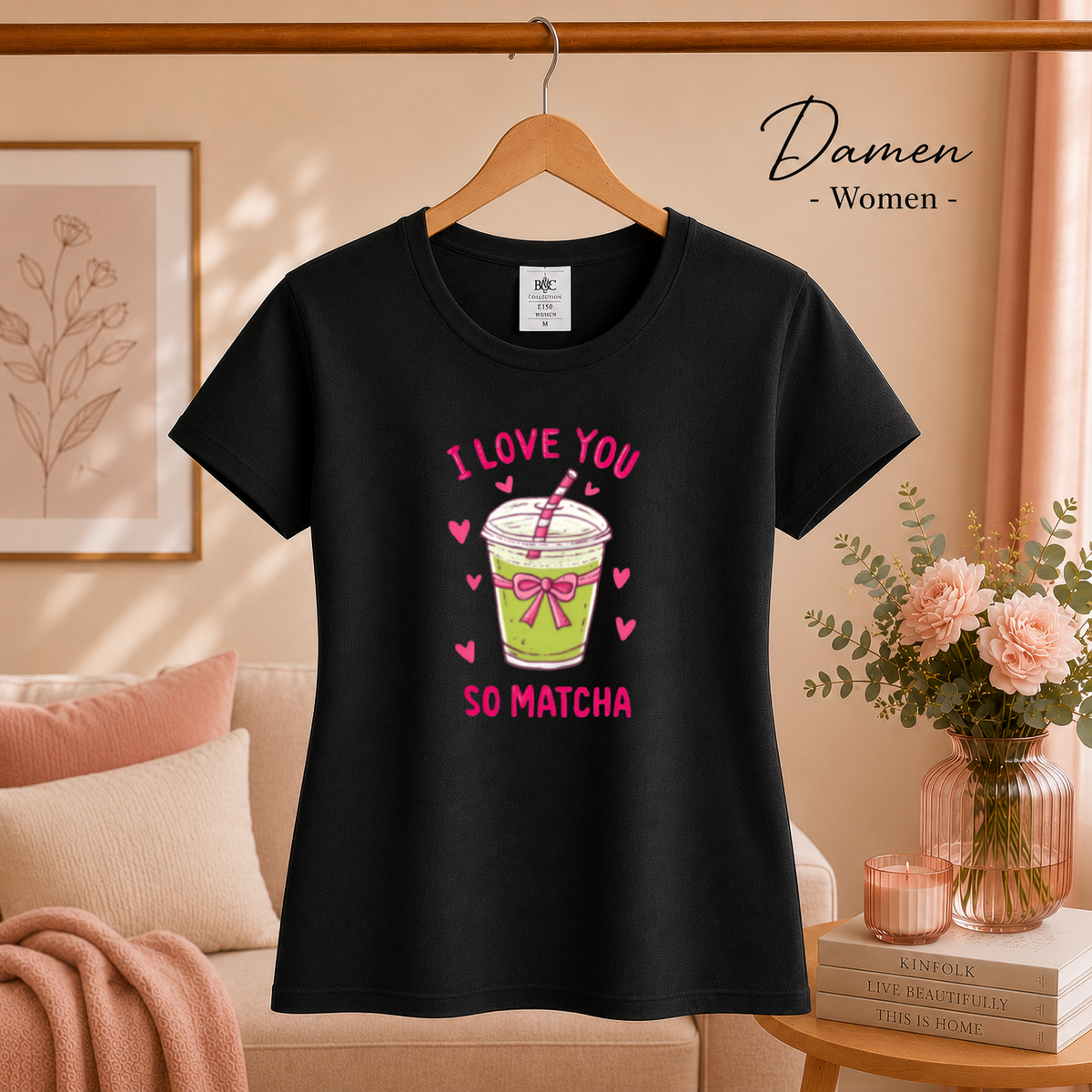 Damen Schwarz – T-Shirt mit „I Love You So Matcha“ Spruch | Süßes Matcha Tee Wortspiel Design mit Herzen