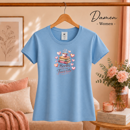 Damen SkyBlau – T-Shirt 'Books are my Favorite' | Romantisches Bücherwurm-Design mit Kaffee & Herzen