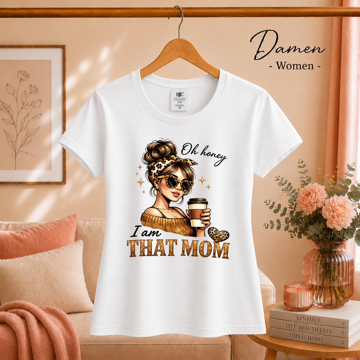 Damen Weiß – Statement-Shirt 'I am THAT MOM' | Design mit stylischer Mama, Kaffee & Leo-Print
