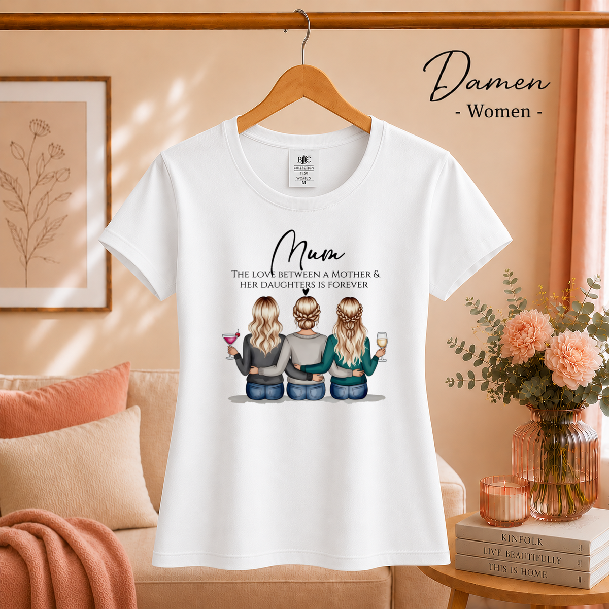 Damen Weiß – Mutter & zwei Töchter T-Shirt mit emotionaler Illustration und 'Love is Forever' Spruch
