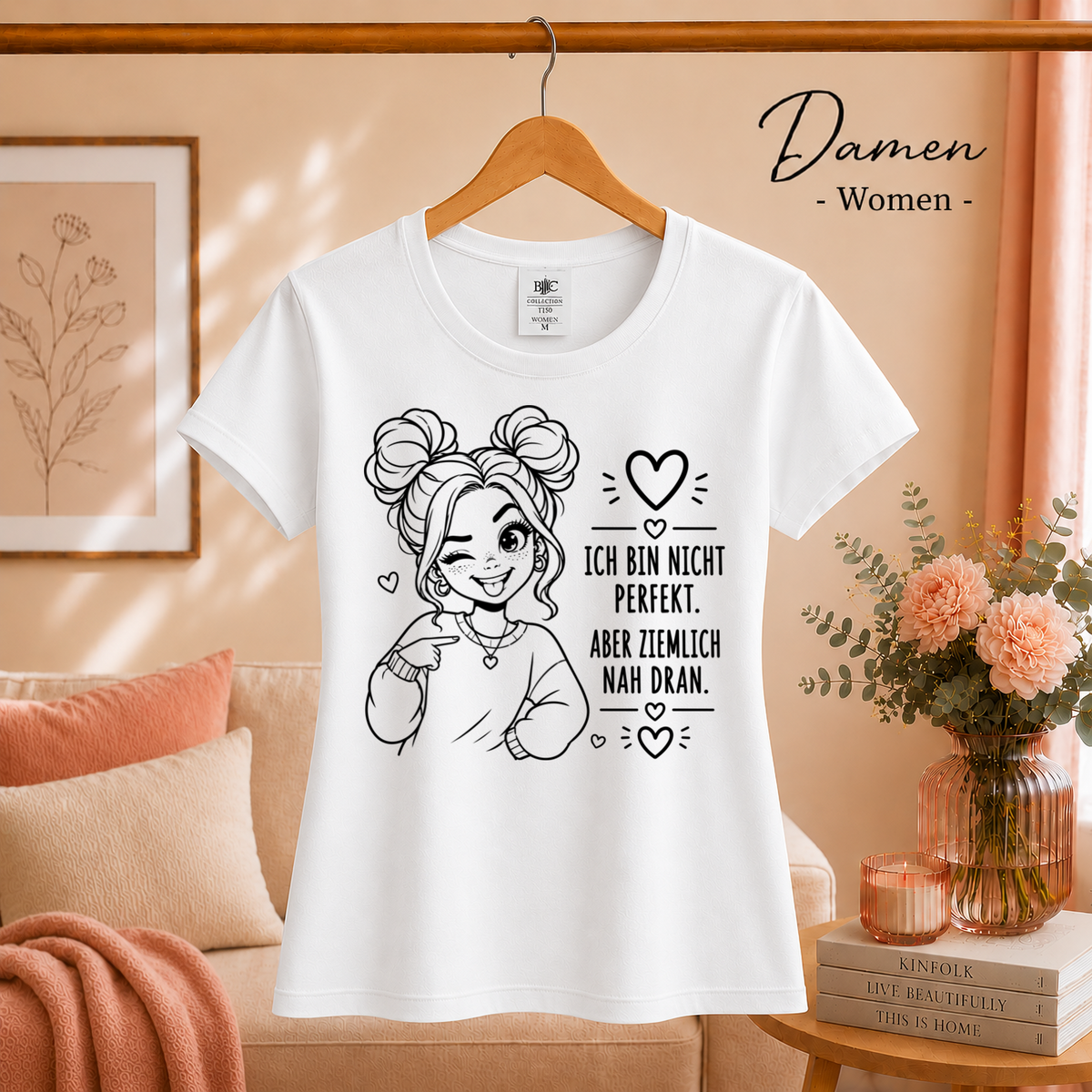 Damen Weiß – Statement T-Shirt 'Nicht Perfekt, Aber Ziemlich Nah Dran' mit zwinkernder Comic-Frau