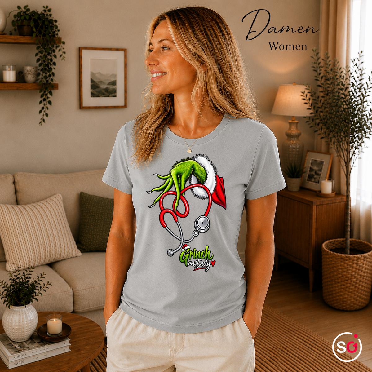 Damen Grau – Grinch on Duty T-Shirt mit Stethoskop-Herz | Weihnachtsmotiv für medizinische Berufe