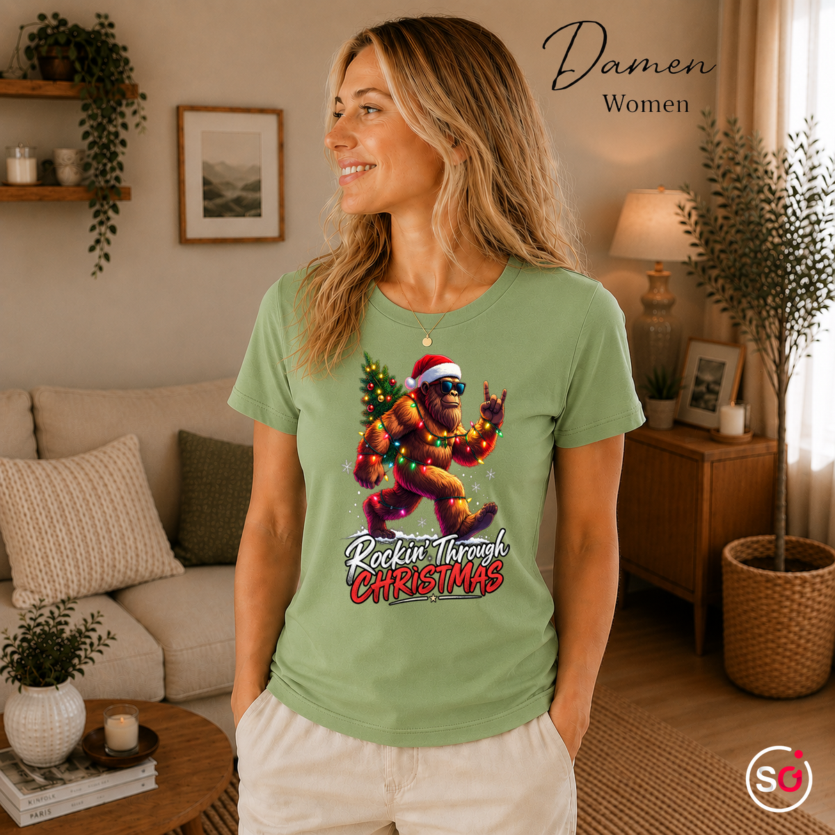 Damen Pistaccio – Rockin' Bigfoot Weihnachts-T-Shirt mit Lichterkette und Tannenbaum