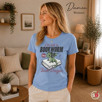 Damen SkyBlau – Buch Drache T-Shirt – Niedlicher Drache auf Buch mit tollem Spruch
