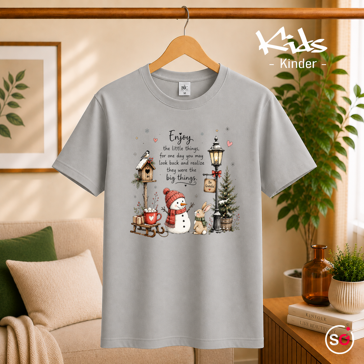Kinder Grau – Kinder T-Shirt 'Enjoy the little things' mit Schneemann & Hase in Winterlandschaft