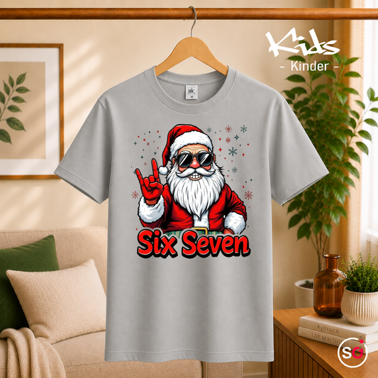 Kinder Grau – Kinder T-Shirt mit coolem Rockstar Weihnachtsmann und Spruch „Six Seven“