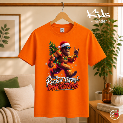 Kinder Orange – Kinder T-Shirt mit coolem Bigfoot Motiv: Rockin' Through Christmas