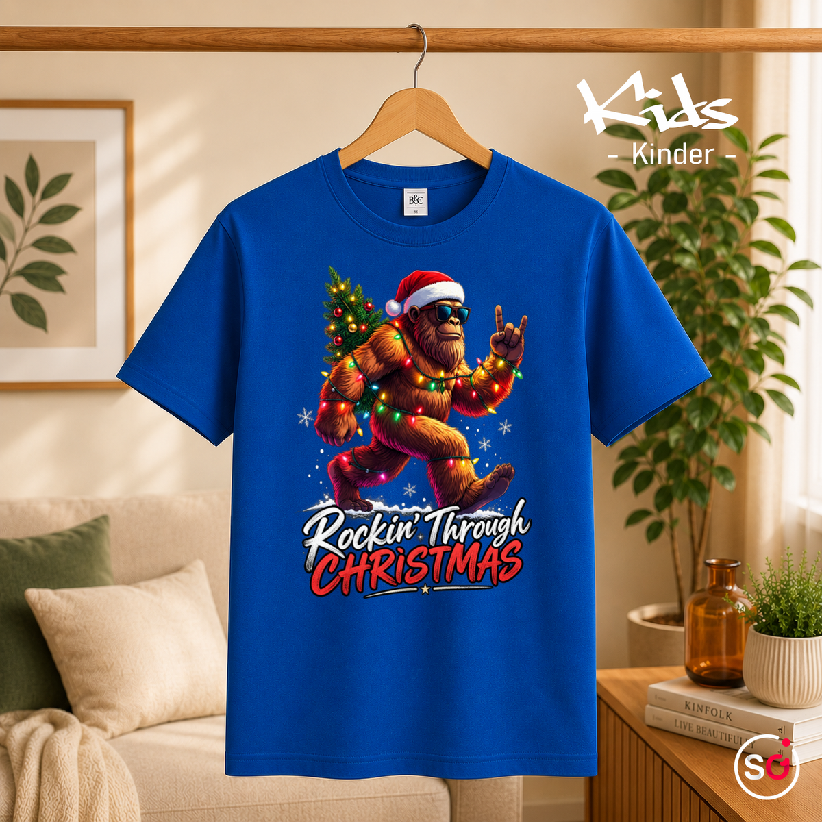Kinder RoyalBlau – Kinder T-Shirt mit coolem Bigfoot Motiv: Rockin' Through Christmas