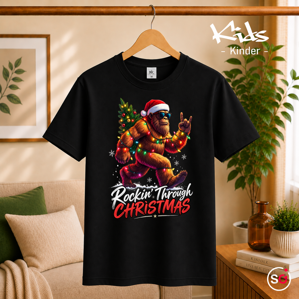 Kinder Schwarz – Kinder T-Shirt mit coolem Bigfoot Motiv: Rockin' Through Christmas