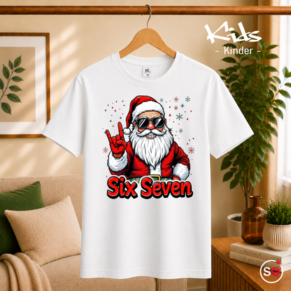 Kinder Weiß – Kinder T-Shirt mit coolem Rockstar Weihnachtsmann und Spruch „Six Seven“