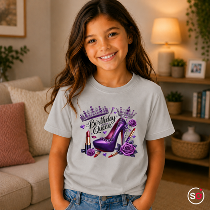 Kinder Grau – Kinder T-Shirt Birthday Queen mit lila High Heel, Krone und Glitzer-Design