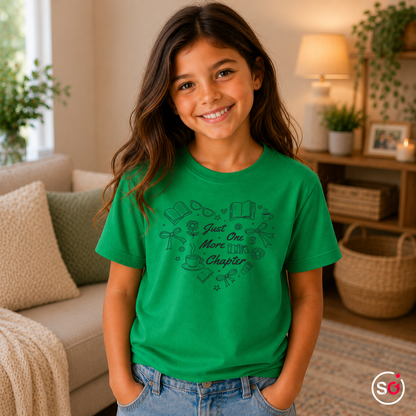 Kinder KellyGrün – Kinder T-Shirt mit „Just One More Chapter“ Spruch und Bücher-Herz Motiv für Leseratten