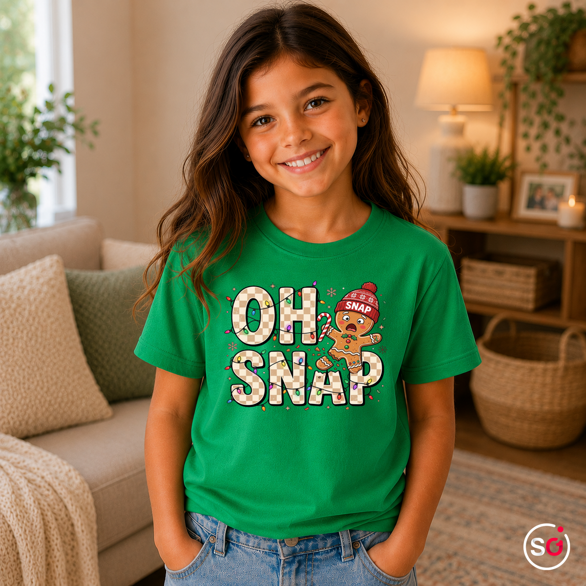 Kinder KellyGrün – Kinder T-Shirt 'Oh Snap' mit lustigem Lebkuchenmann | Weihnachtliches Design mit Lichterkette