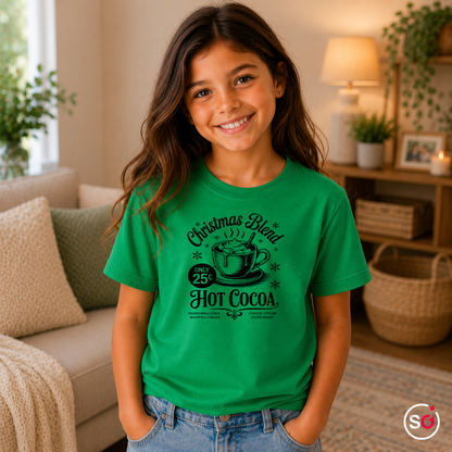 Kinder KellyGrün – Kinder Weihnachts-T-Shirt 'Hot Cocoa' im Vintage-Werbestil