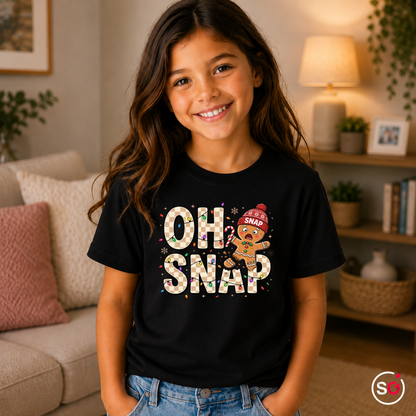 Kinder Schwarz – Kinder T-Shirt 'Oh Snap' mit lustigem Lebkuchenmann | Weihnachtliches Design mit Lichterkette