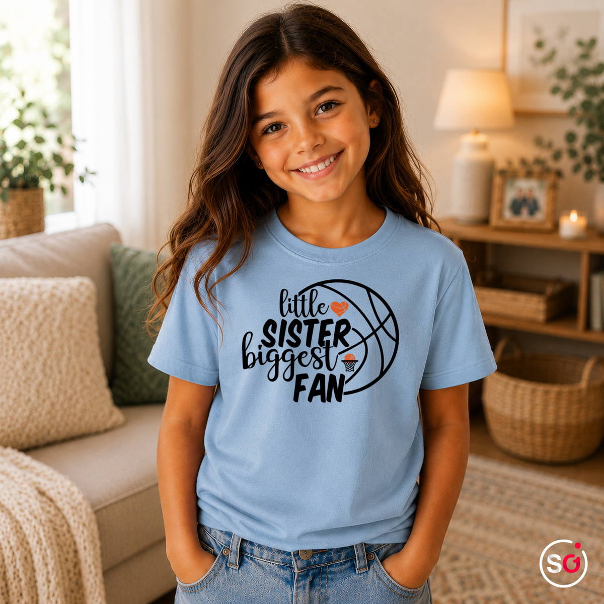 Kinder SkyBlau – Kinder T-Shirt mit Basketball-Spruch 'little SISTER biggest FAN'
