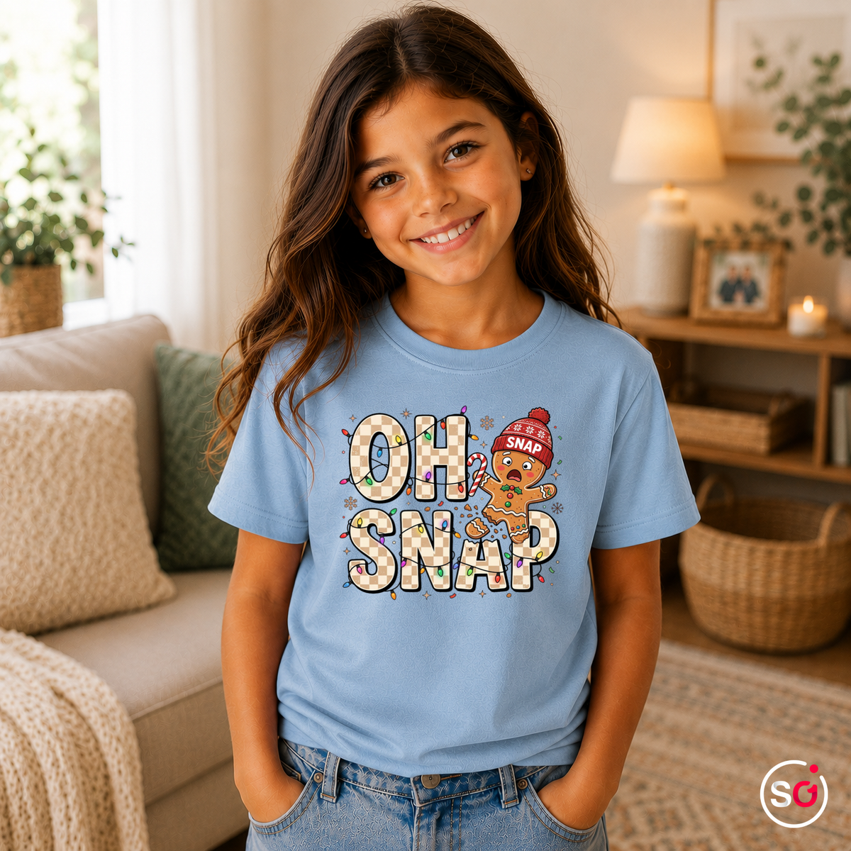 Kinder SkyBlau – Kinder T-Shirt 'Oh Snap' mit lustigem Lebkuchenmann | Weihnachtliches Design mit Lichterkette