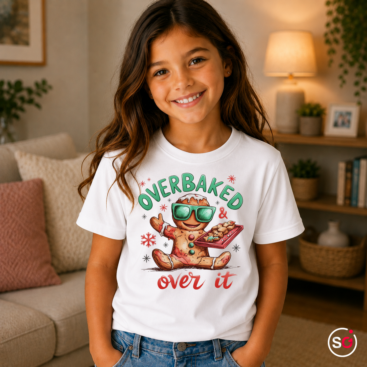 Kinder Weiß – Kinder T-Shirt mit coolem Lebkuchenmann | "Overbaked & over it" Weihnachts-Spruch
