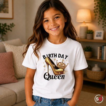 Kinder Weiß – Kinder T-Shirt 'Birthday Queen' mit goldenem High Heel & Krone
