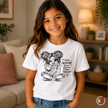 Kinder Weiß – Kinder T-Shirt mit frechem Mädchen-Motiv & Spruch 'Ich bin wie ich bin'