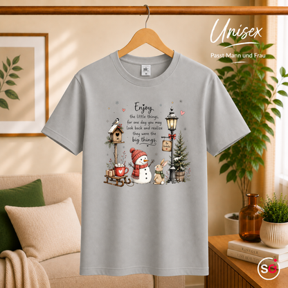 Unisex Grau – T-Shirt 'Enjoy the little things' mit Aquarell-Schneemann und Winter-Szene