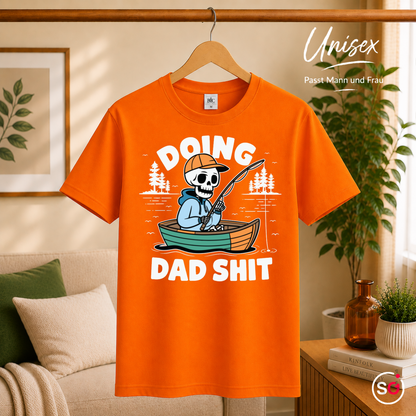 Unisex Orange – T-Shirt mit angelndem Skelett und Spruch "Doing Dad Shit" – Lustiges Design für Väter