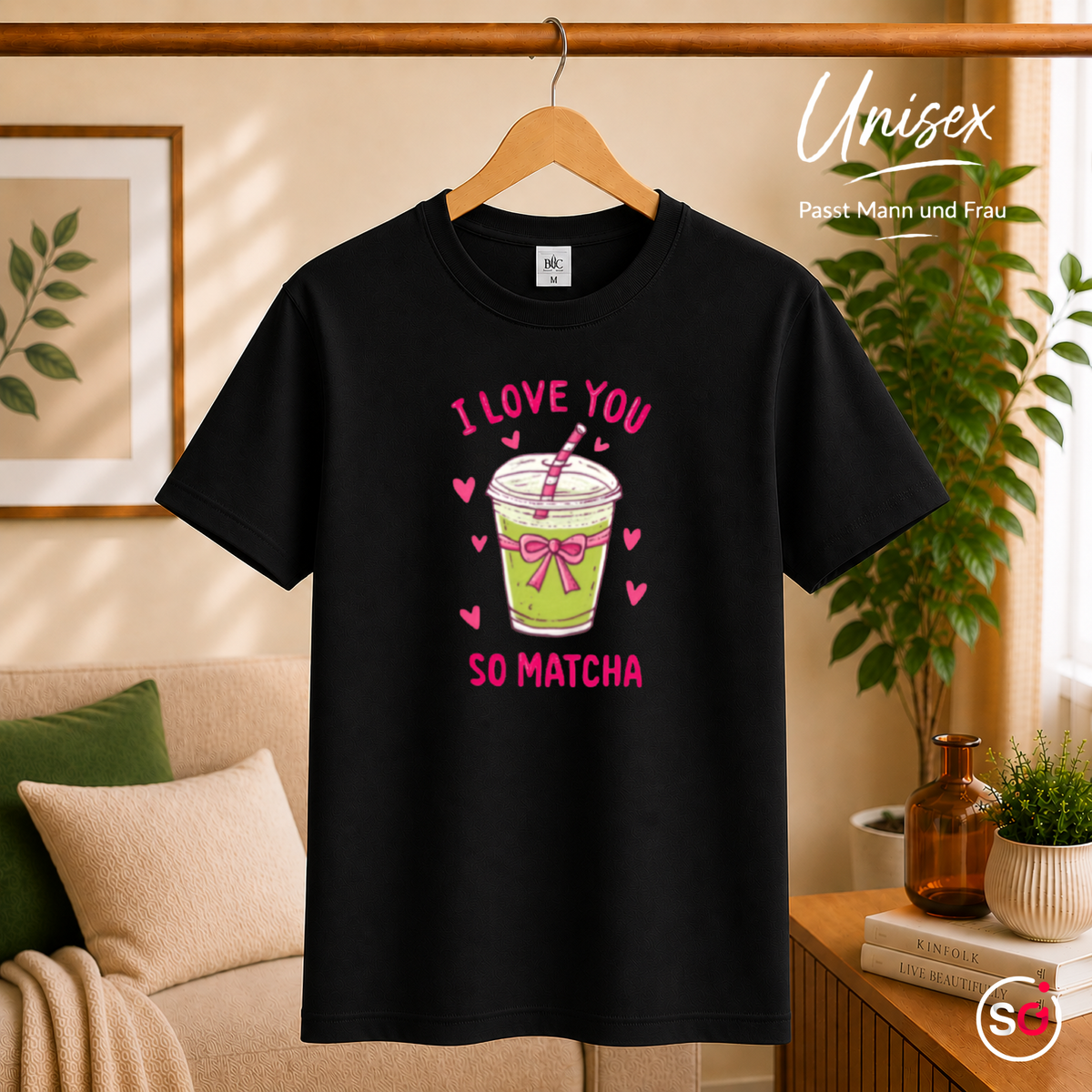 Unisex Schwarz – T-Shirt mit „I Love You So Matcha“ Spruch | Süßes Matcha Tee Wortspiel Design mit Herzen