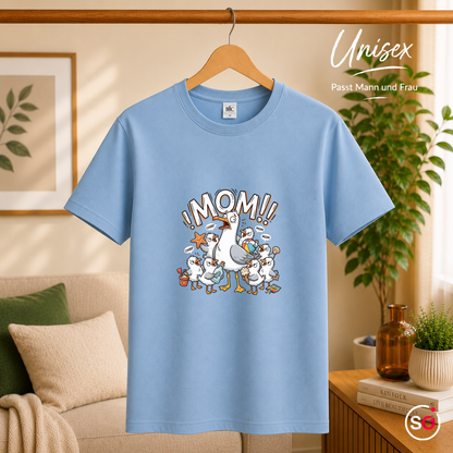 Unisex SkyBlau – T-Shirt mit gestresster Möwen-Mama | Witziges Cartoon-Design mit chaotischer Küken-Schar