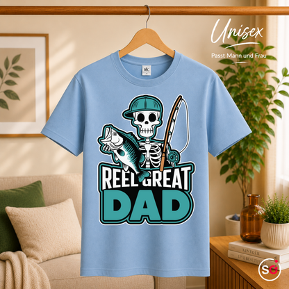 Unisex SkyBlau – T-Shirt mit lustigem Angler-Skelett | "Reel Great Dad" Spruch & Fisch-Motiv