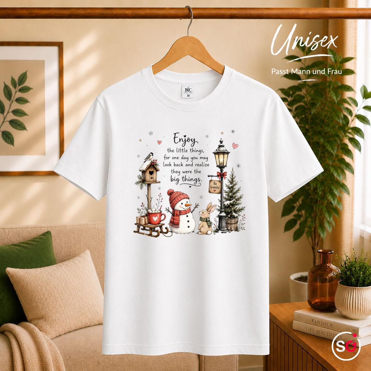 Unisex Weiß – T-Shirt 'Enjoy the little things' mit Aquarell-Schneemann und Winter-Szene