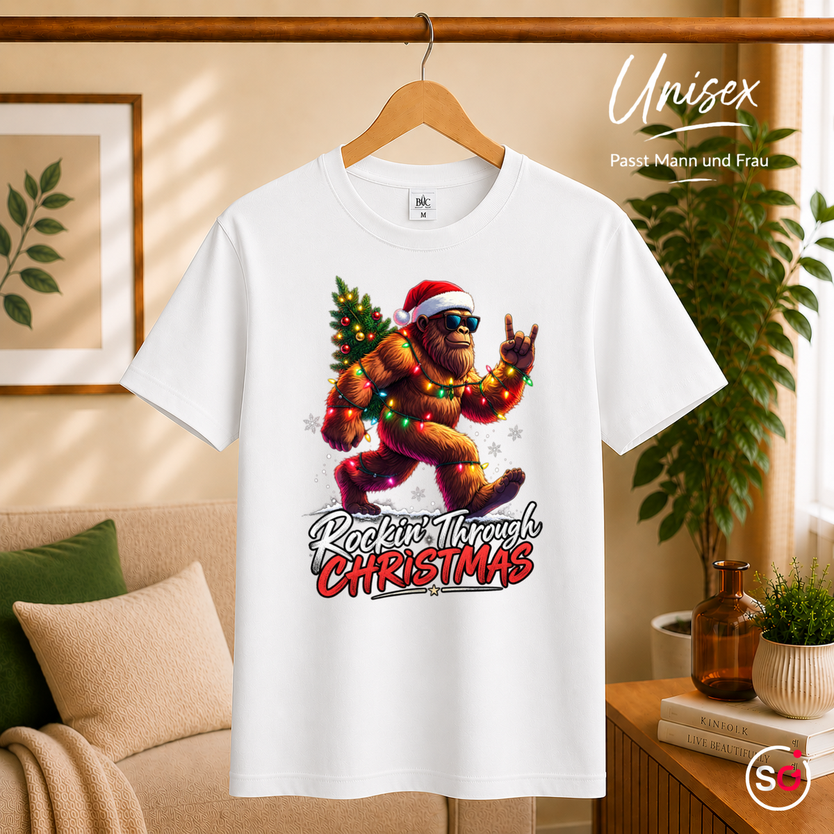 Unisex Weiß – Rockin' Bigfoot Weihnachts-T-Shirt mit Lichterkette und Tannenbaum