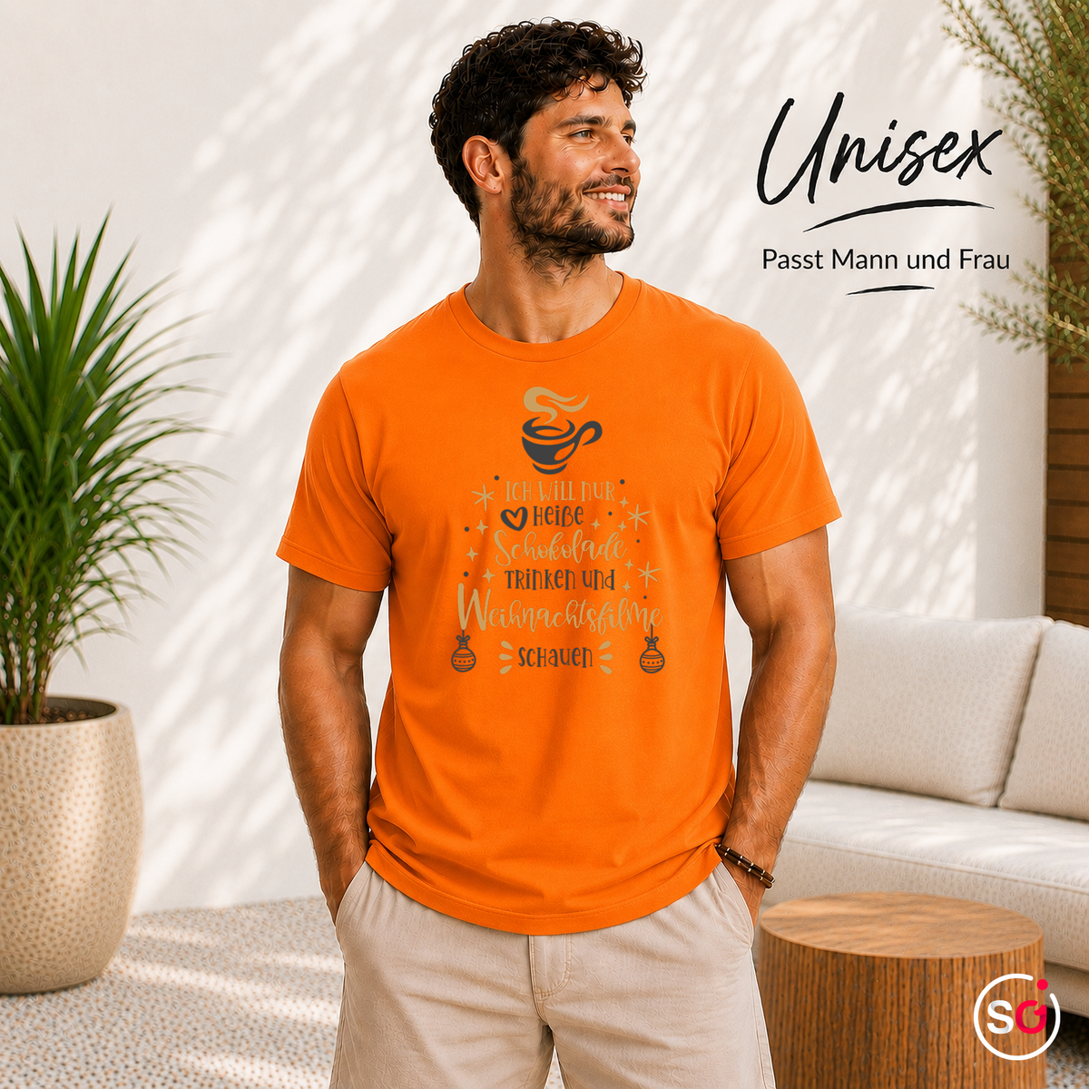 Unisex Orange – T-Shirt mit Spruch 'Heiße Schokolade & Weihnachtsfilme' in Tannenbaum-Form