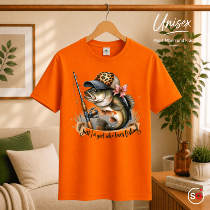 Just a Girl Who Loves Fishing T-Shirt | Barsch mit Leo-Cap & pinker Schleife - StyleOne