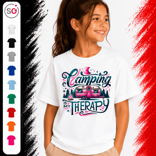 Kinder T-Shirt 'Camping is my Therapy' | Bunter Retro-Camper im Wald - StyleOne