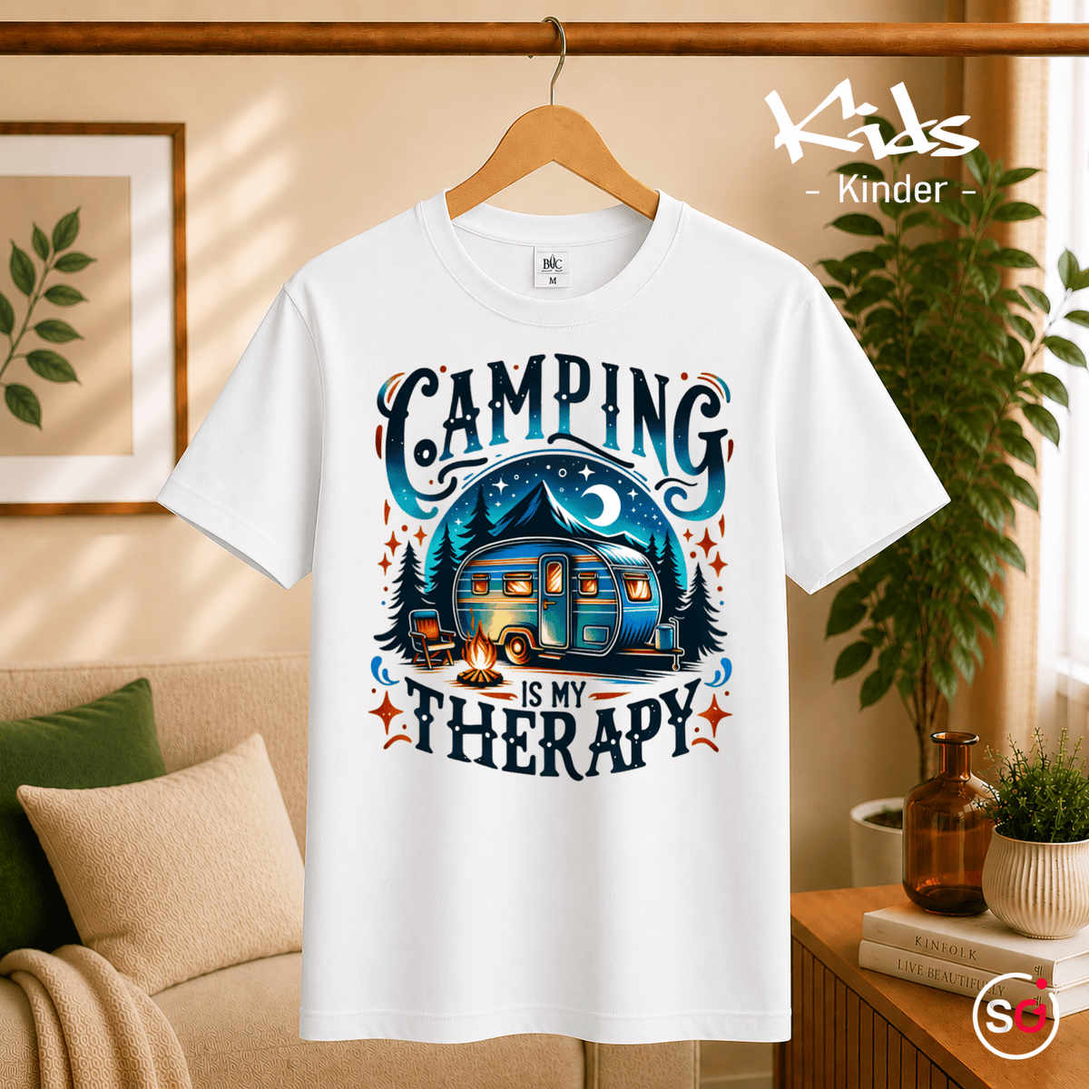 Kinder T-Shirt 'Camping is my Therapy' | Buntes Wohnwagen-Abenteuer Design - StyleOne