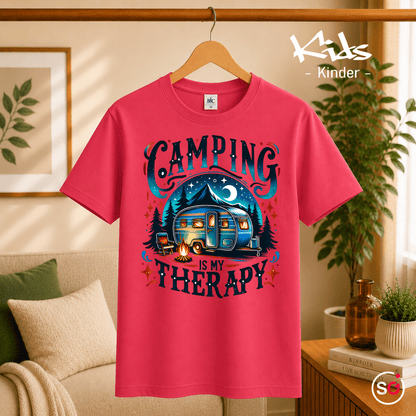 Kinder T-Shirt 'Camping is my Therapy' | Buntes Wohnwagen-Abenteuer Design - StyleOne