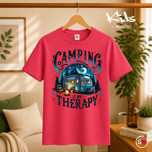 Kinder T-Shirt 'Camping is my Therapy' | Buntes Wohnwagen-Abenteuer Design - StyleOne