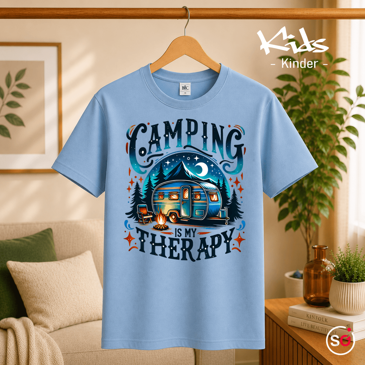 Kinder T-Shirt 'Camping is my Therapy' | Buntes Wohnwagen-Abenteuer Design - StyleOne
